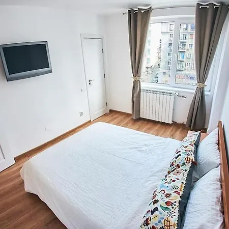 Old Town 2 Beds Panoramic Balcony Апартаменты