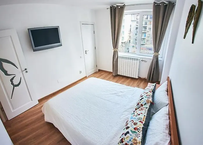 Old Town 2 Beds Panoramic Balcony Апартаменты